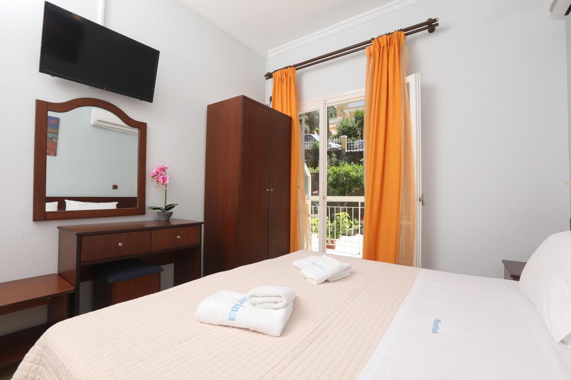 Marina Apartments, Agios Gordios  Exteriör bild