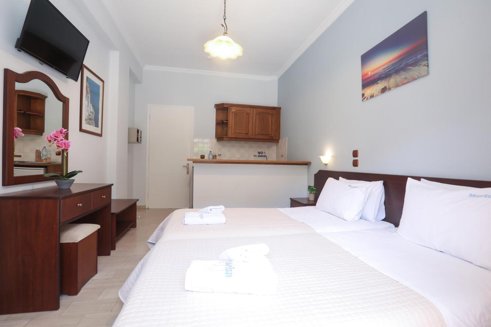 Marina Apartments, Agios Gordios  Exteriör bild